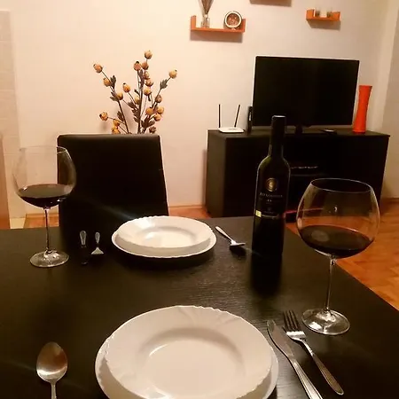 Апартаменти Happy